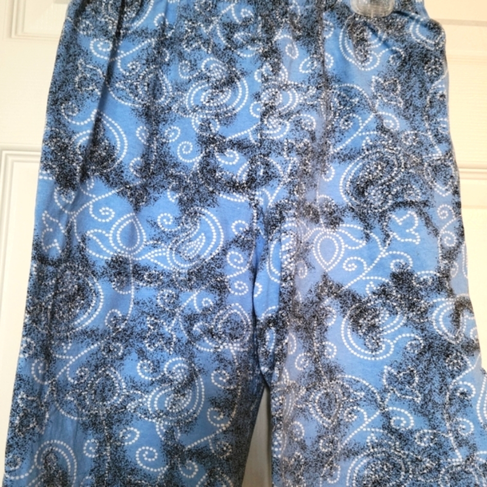 Bermuda shorts - Picture 2 of 2